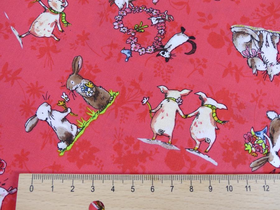 Patchworkstoff in rot aus der Serie From the Hearts von Clothworks Detailansicht Schweinchen Hasen Herz